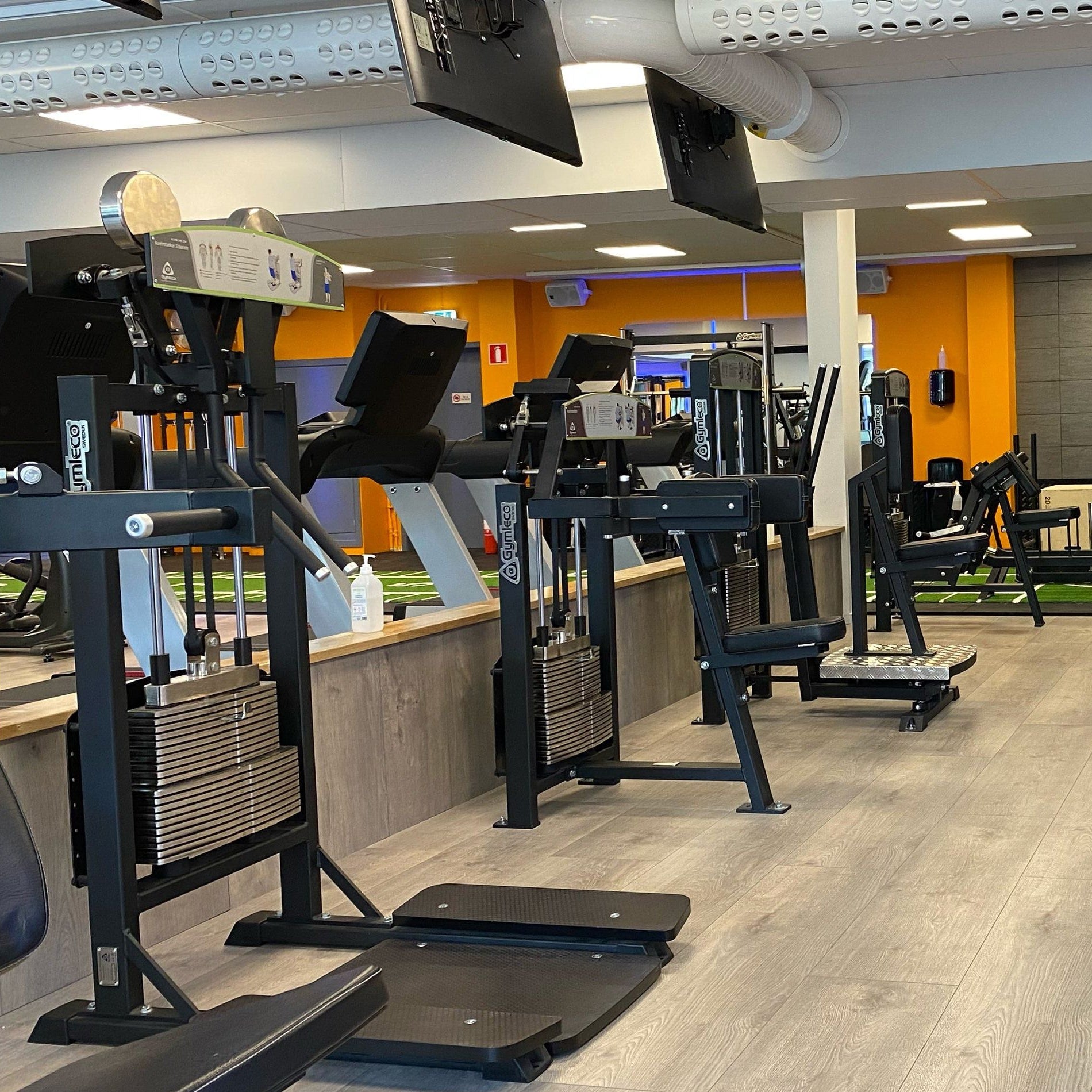 Gymleco Standing Side Lateral - Premium Selectorized Machine