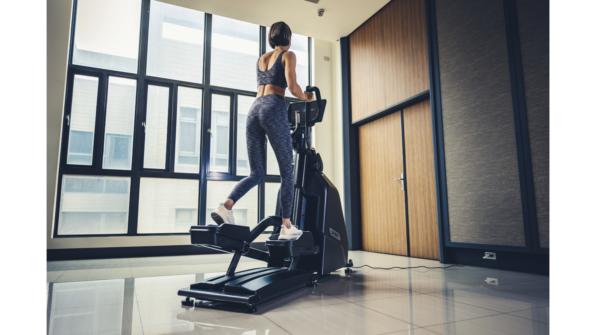 Spirit Fitness CE1000ENT Elliptical Cross Trainer