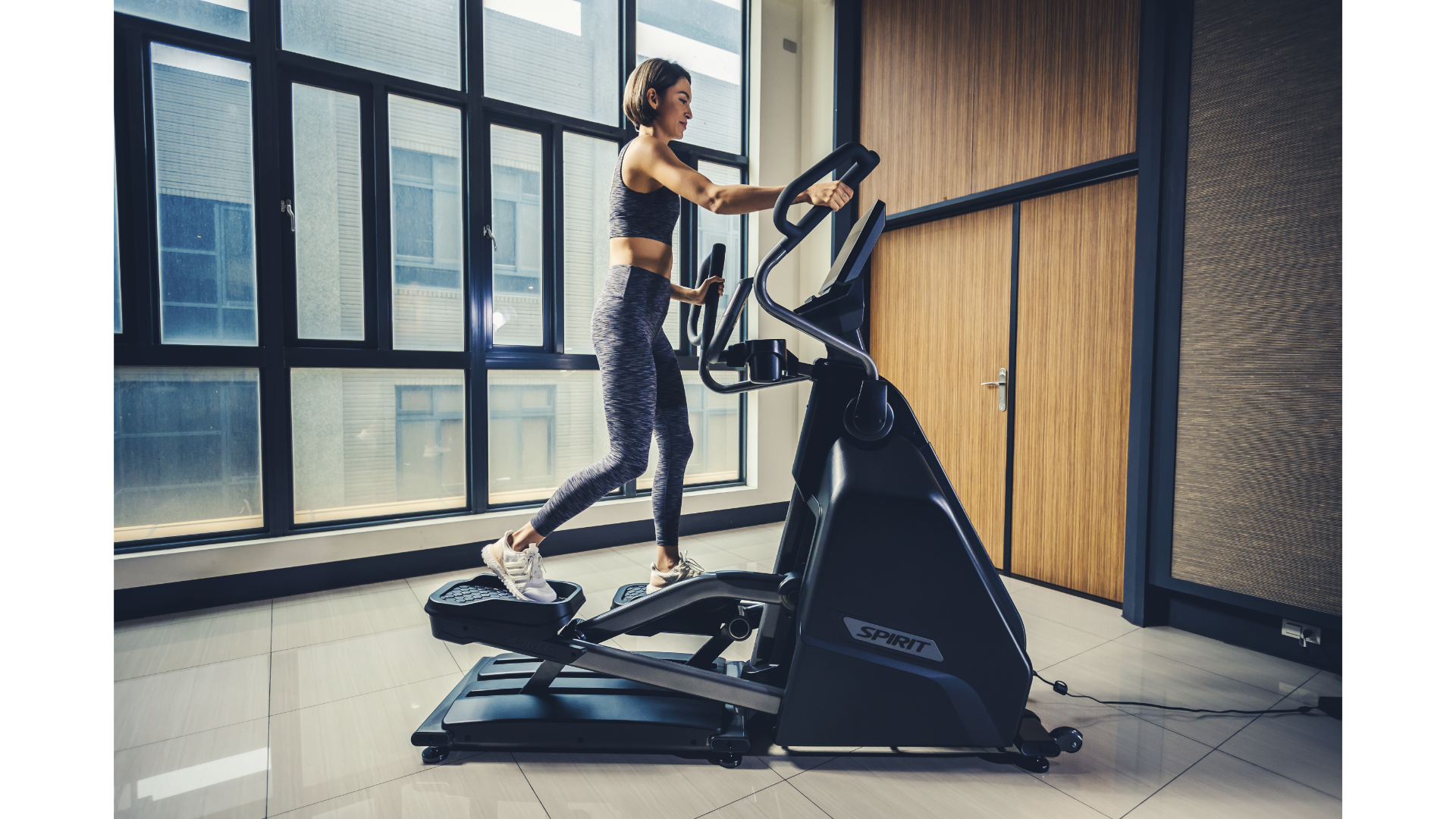 Spirit Fitness CE1000ENT Elliptical Cross Trainer